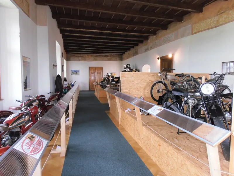 Muzeum jednostopých vozidel na hradě Kámen